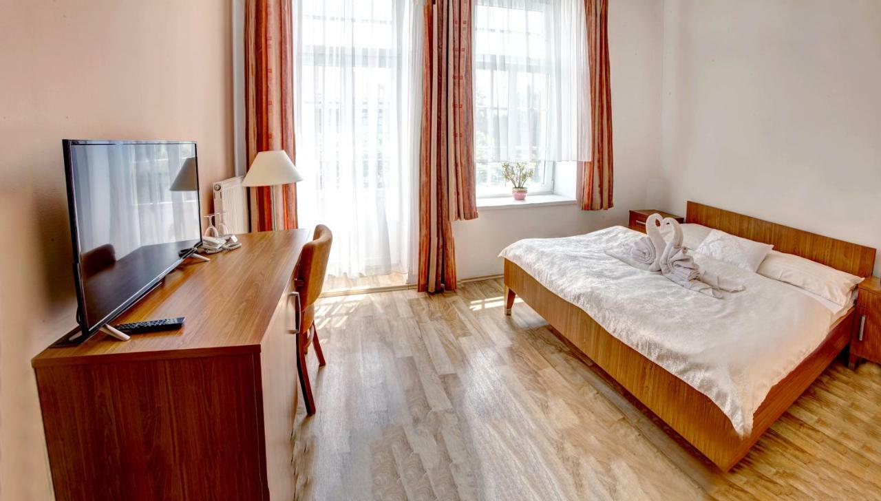 Penzion Tillerova Vila Lázně Bohdaneč Eksteriør bilde