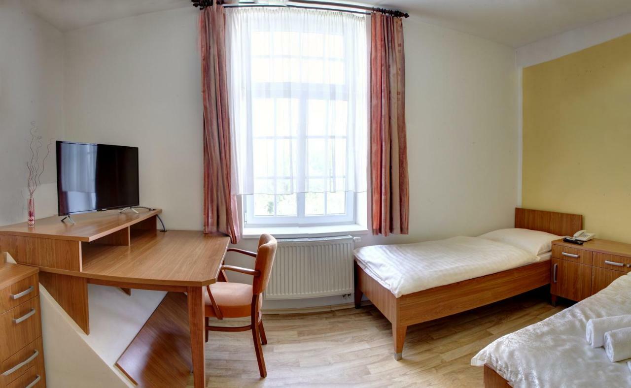 Penzion Tillerova Vila Lázně Bohdaneč Eksteriør bilde