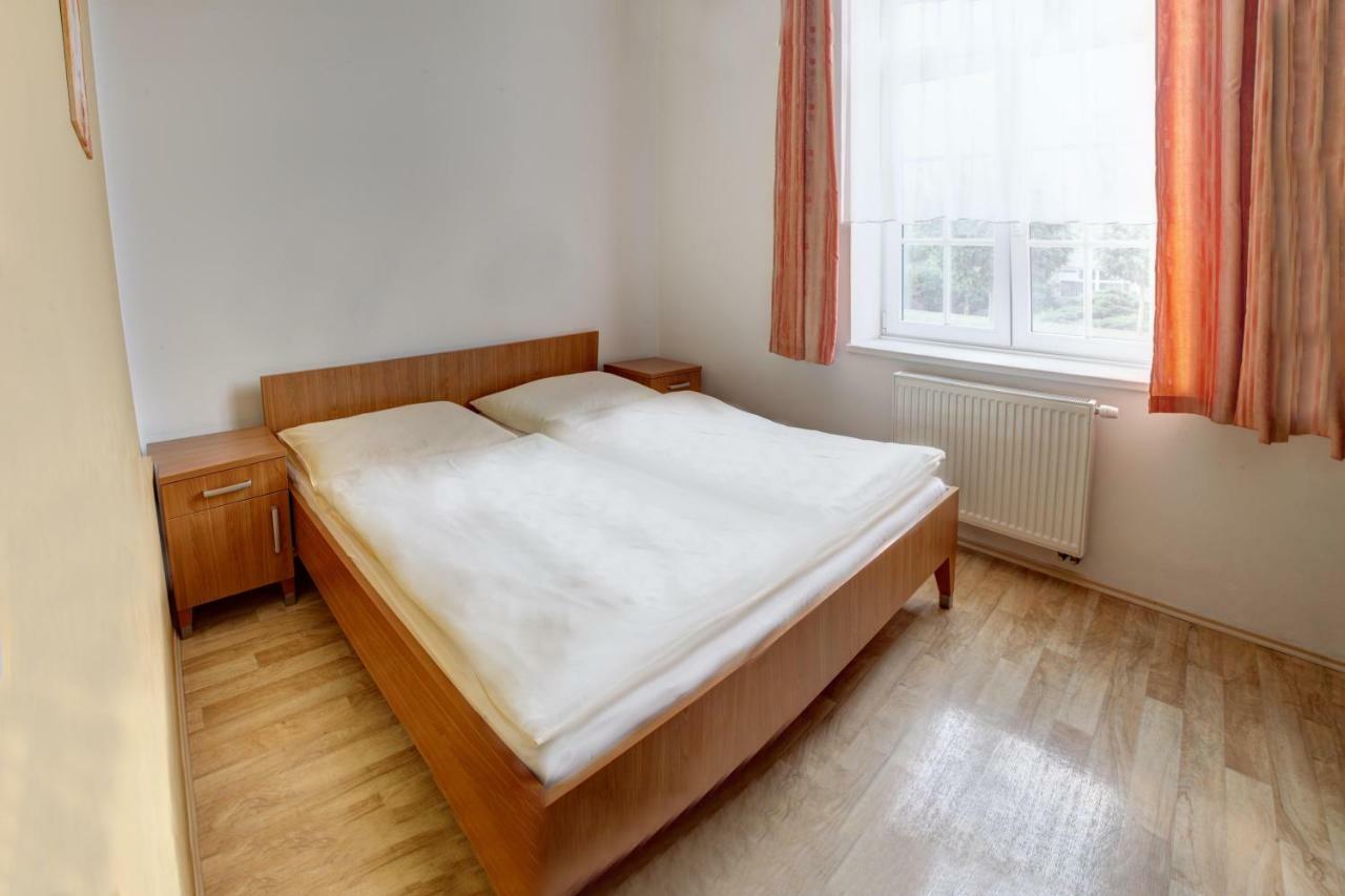 Penzion Tillerova Vila Lázně Bohdaneč Eksteriør bilde